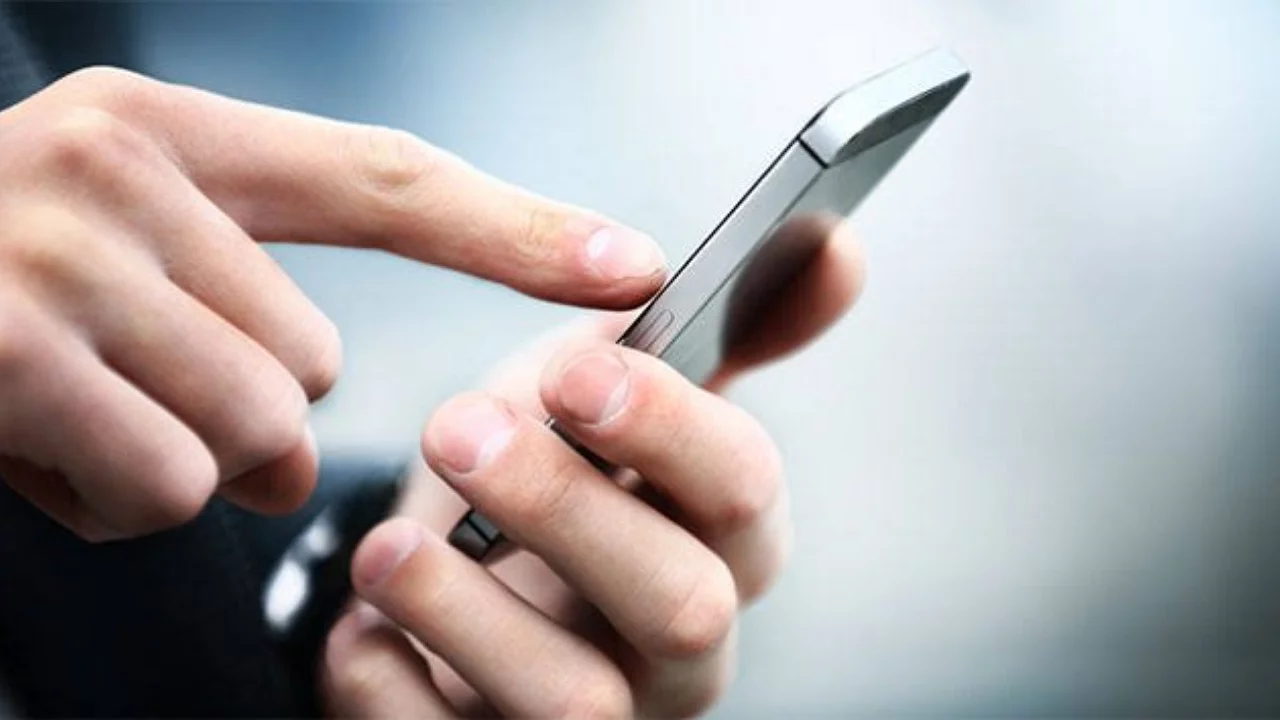 Telefonu gece boyunca şarjda bırakmak zararlı mı? 