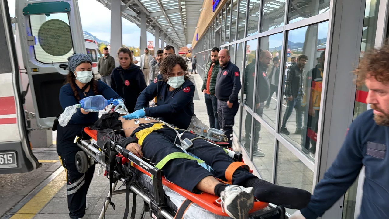Kütahya'da tren dehşeti! Raylardan geçmek isteyen yaya ağır yaralandı