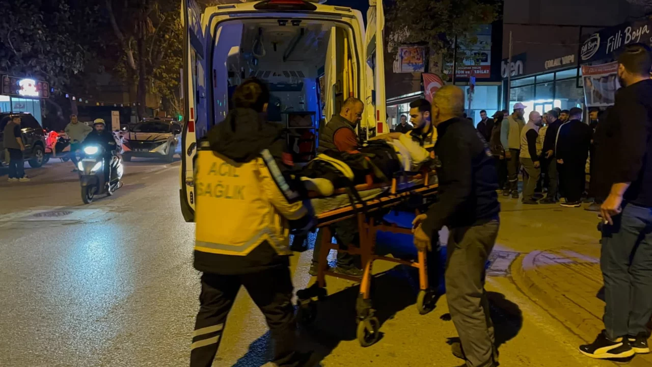 Bursa'da motosiklet ile kamyonet çarpıştı! Sürücü yaralı... 