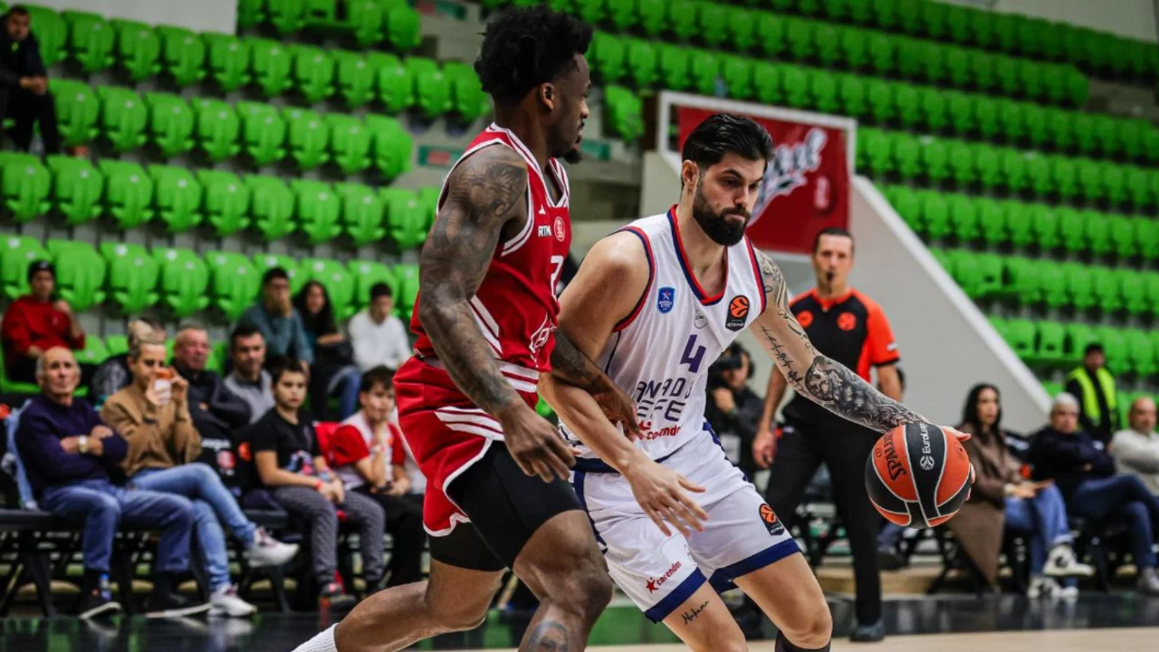 Anadolu Efes, Hapoel Tel Aviv karşısında ağır yenilgi aldı!