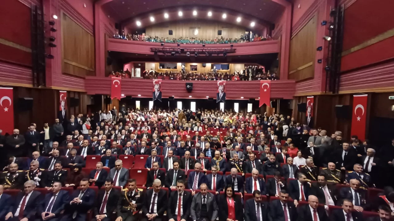 Bursa'da 29 Ekim coşkusu! Cumhuriyetin 103'üncü yılı gururla kutlanıyor