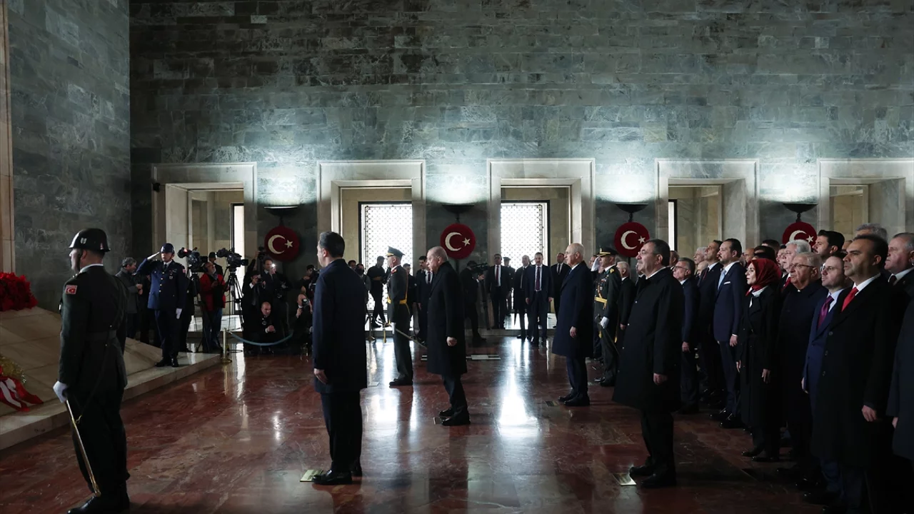 Cumhurbaşkanı Erdoğan başkanlığındaki devlet erkanı Anıtkabir'i ziyaret etti 
