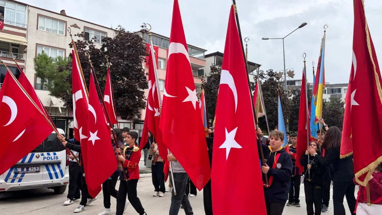 Orhangazi'de Cumhuriyet Bayramı Coşkusu Meydanlara Taşındı