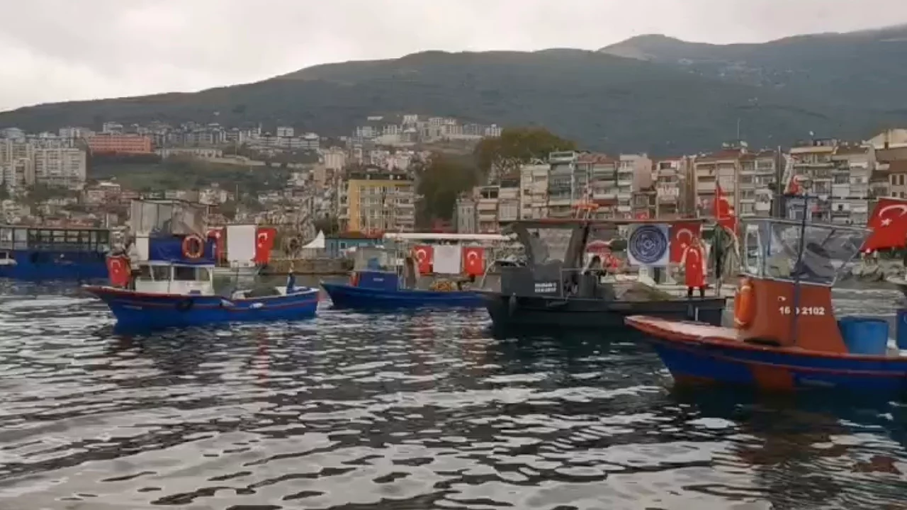 Bursa'da Cumhuriyet coşkusu denize taştı