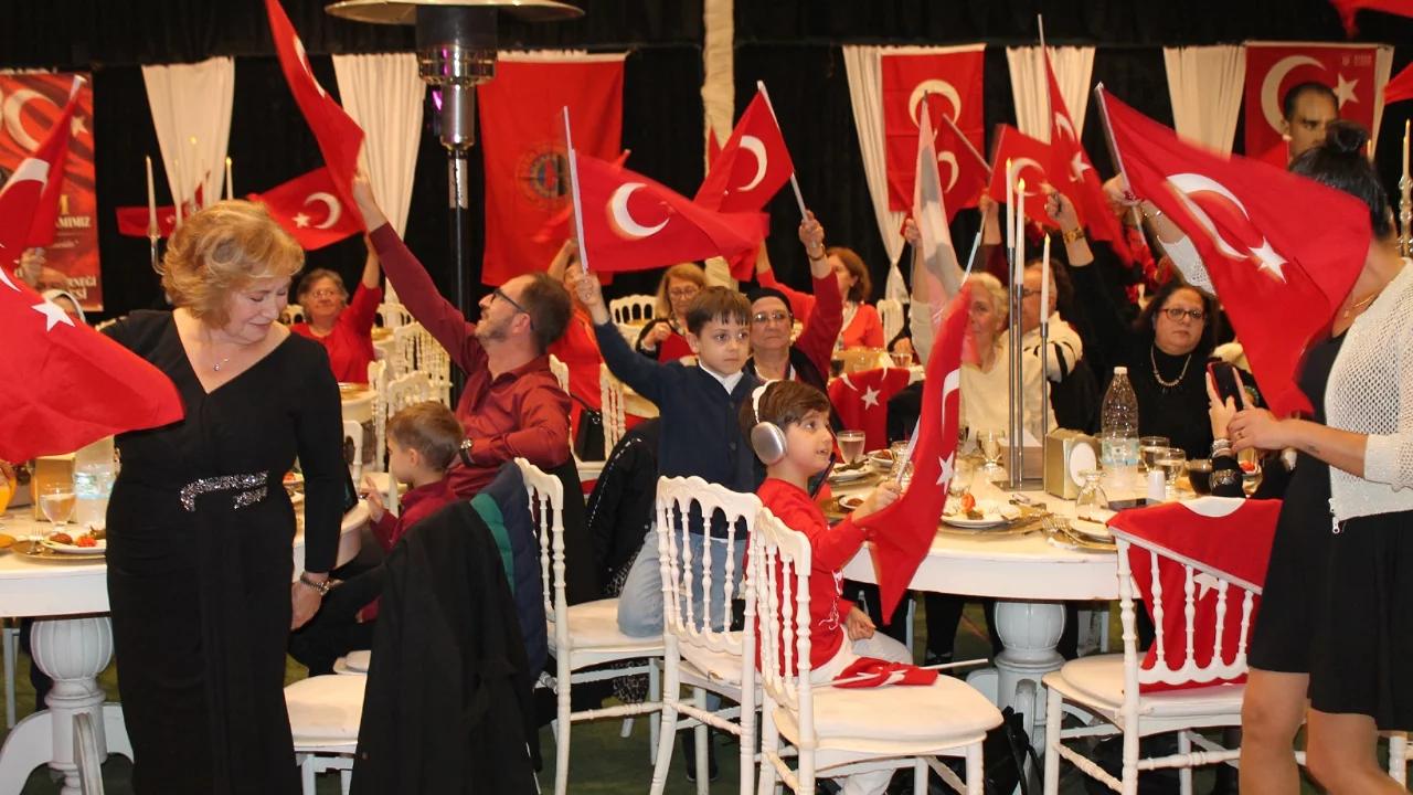 Bursalı emekliler Cumhuriyetine sahip &ccedil;ıkıyor