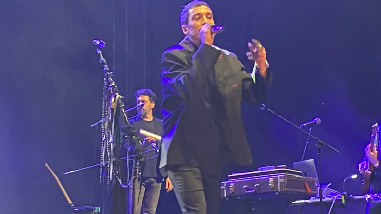 Bursa'da Cumhuriyet aşkı yağmura rağmen dinmedi! Can Bonomo sahne aldı