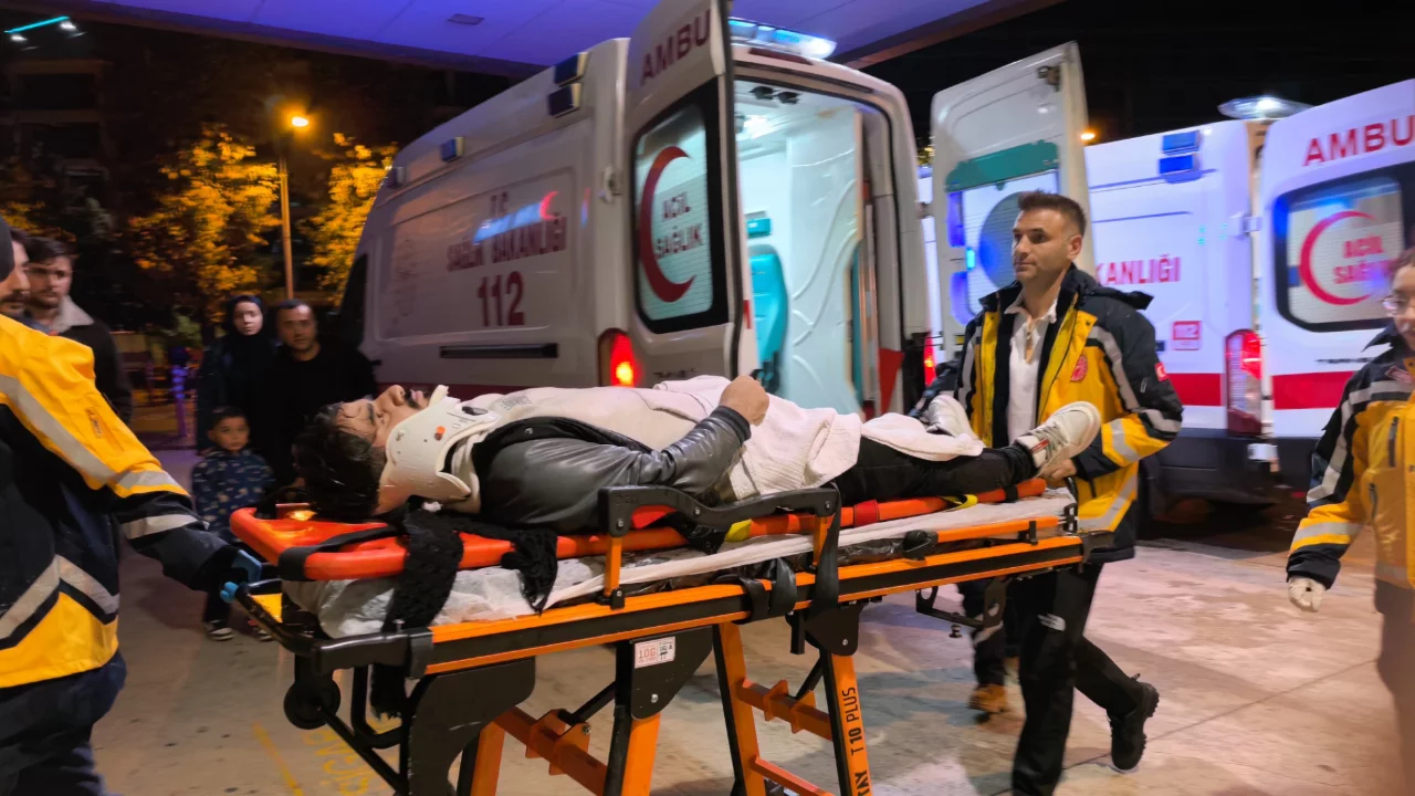 Bursa'da otomobil ile motosiklet çarpıştı! İki kardeş yaralandı