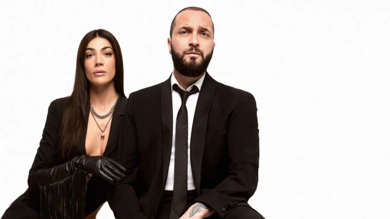 Günay Restaurant'ta yıldız buluşması! Berkay ve Ivi Adamou aynı sahnede