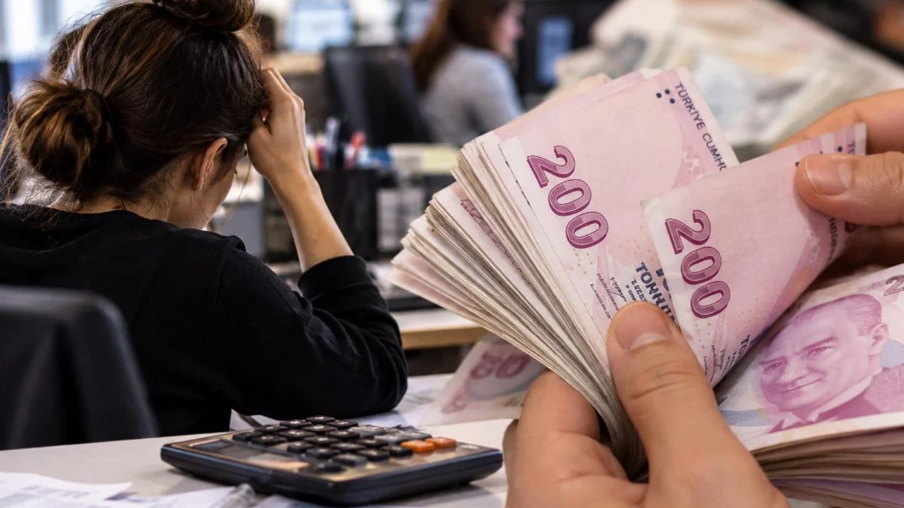 Memurların d&ouml;rt g&ouml;zle beklediği zamlı maaş tablosu ortaya &ccedil;ıktı! Polis, vaiz, &ouml;ğretmen, doktor...