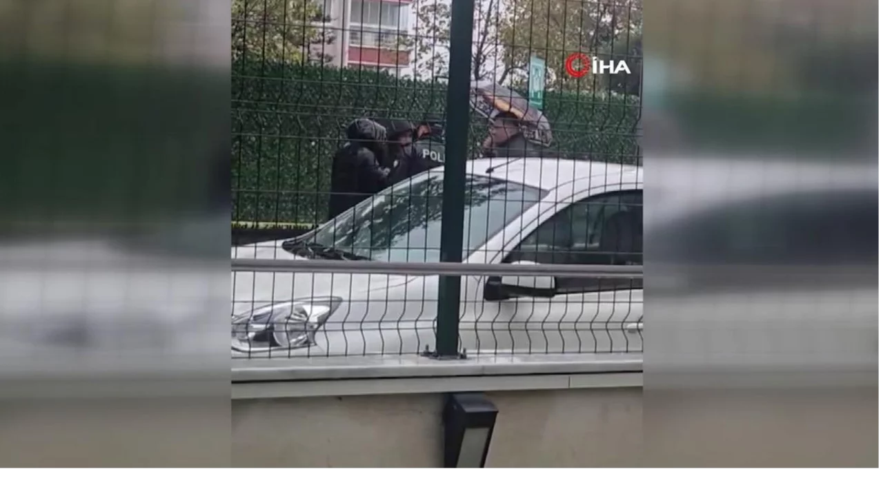 Okul &ouml;n&uuml;nde park kavgası: Bek&ccedil;i bir veliyi vurdu!