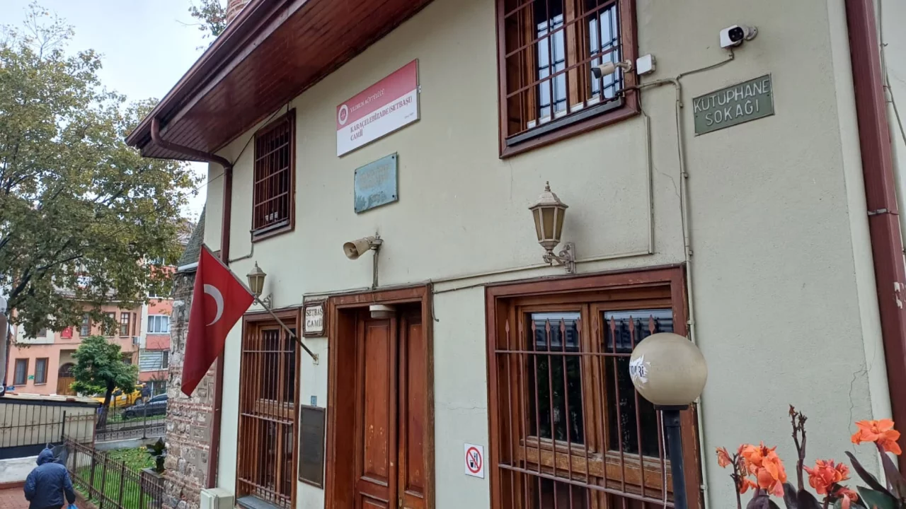 Bursa'da &ccedil;atlakları g&uuml;ndem olmuştu! Tarihi cami i&ccedil;in restorasyon gelişmesi