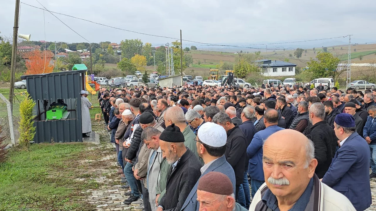 İstanbul'da iş kazasında &ouml;len gen&ccedil;, Samsun'da toprağa verildi