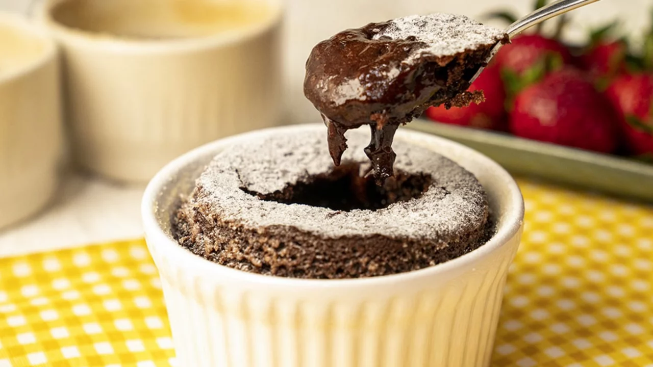 En İyi Sufle Tarifi: Fırında ve Tencerede Akışkan &Ccedil;ikolatalı Sufle Nasıl Yapılır?