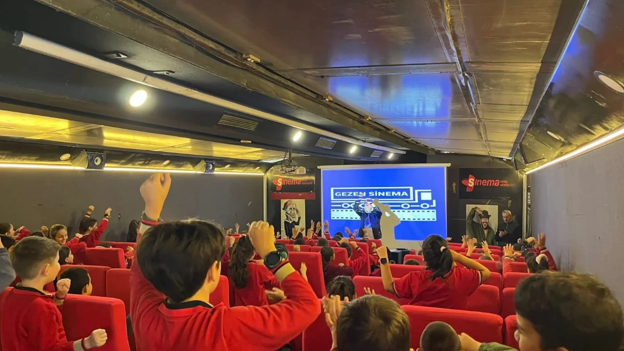 Orhangazi'de sinema tırı 2 bin 644 &ouml;ğrenciyle buluştu