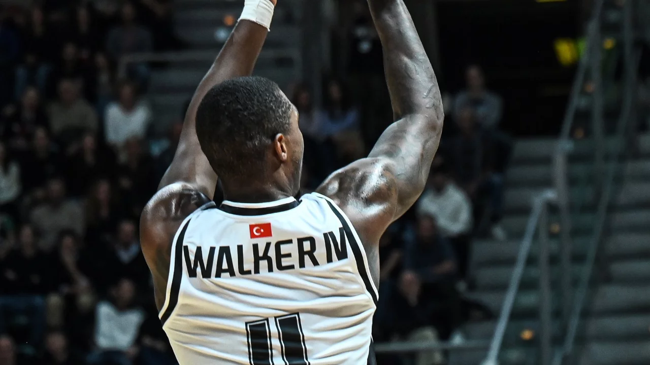 Beşiktaş'tan İtalya'da nefes kesen zafer! Virtus Bologna'yı son anda devirdi