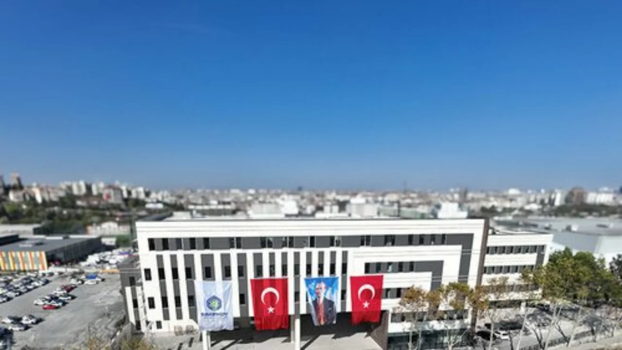 Belediye başkanının babası da g&ouml;zaltındaydı! 39 kişi tutuklandı