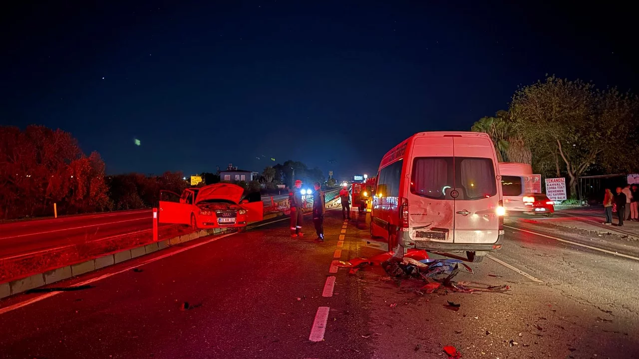 Alkoll&uuml; s&uuml;r&uuml;c&uuml; ortalığı savaş alanına &ccedil;evirdi