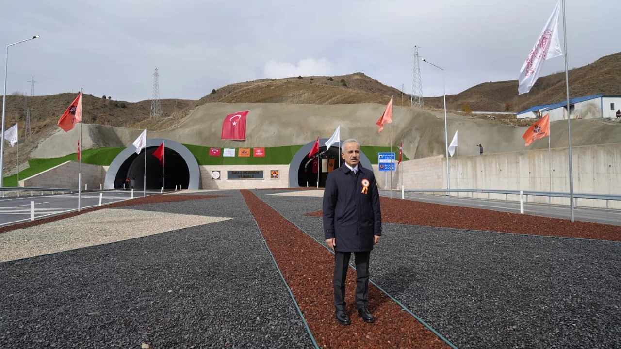 Bakan Uraloğlu a&ccedil;ıkladı: Ulaşım altyapısına 168 milyar liralık dev yatırım