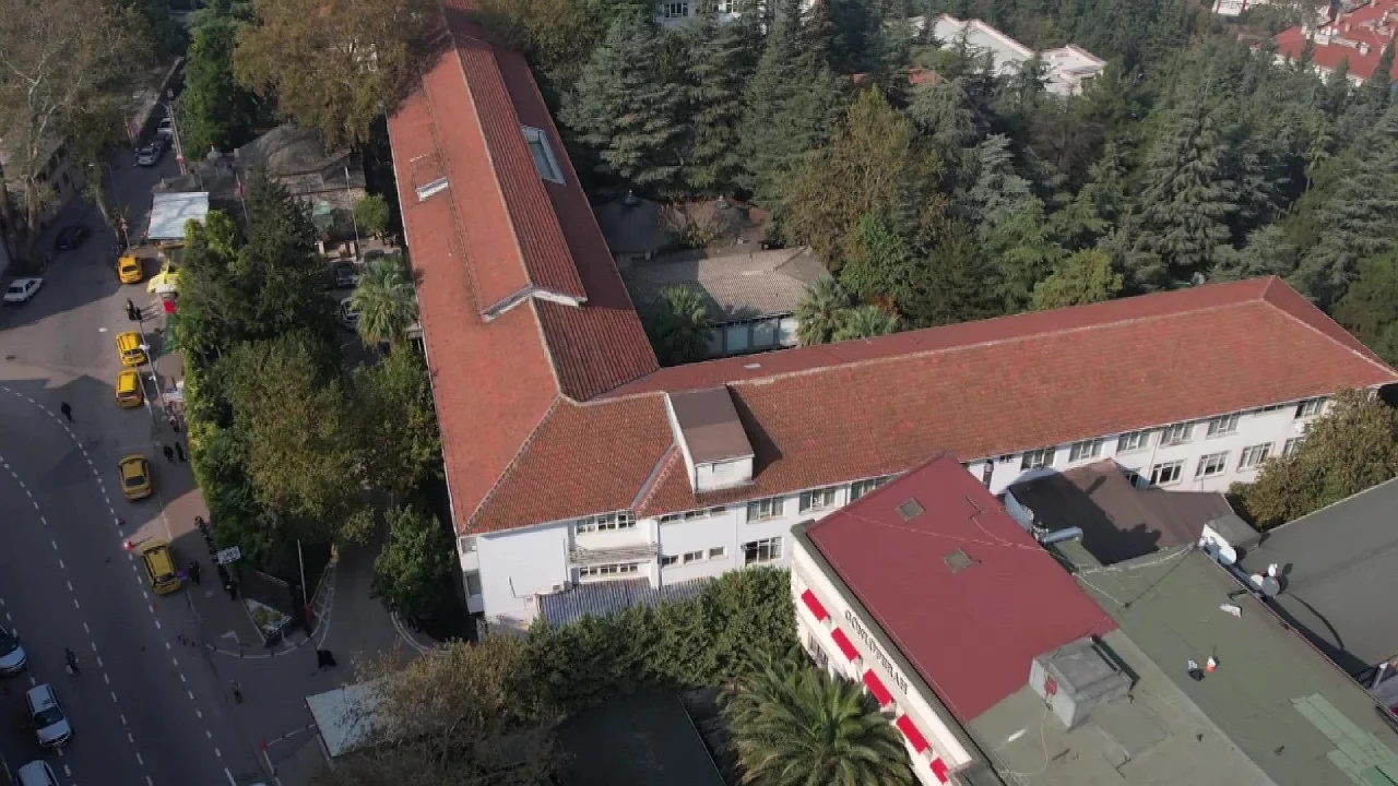 Bursa'da 723 yıllık hastane tartışması b&uuml;y&uuml;yor! "90 yatak eksilince hastalar mı azalacak?"
