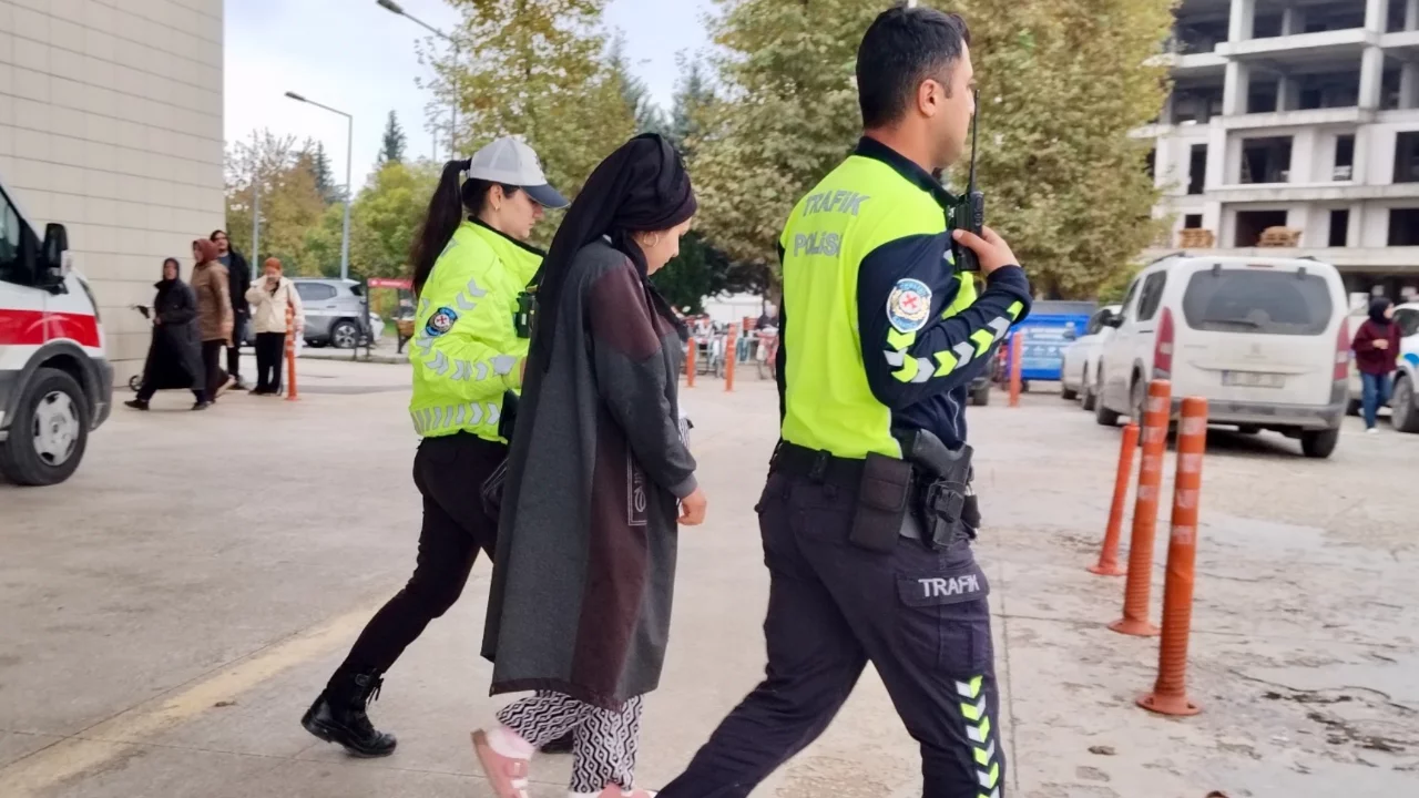 Bursa'da tırnak&ccedil;ılık tuzağı! Esnafın parasını alıp kayboldular