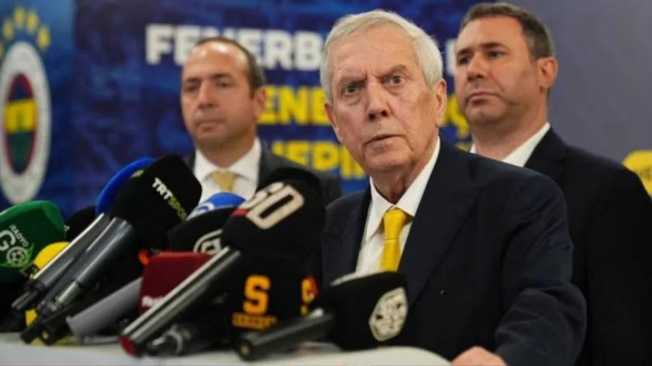 G&ouml;ztepe yenilgisi bardağı taşırdı! Fenerbah&ccedil;e'de taraftardan olay tepki: 'Y&ouml;netim istifa'