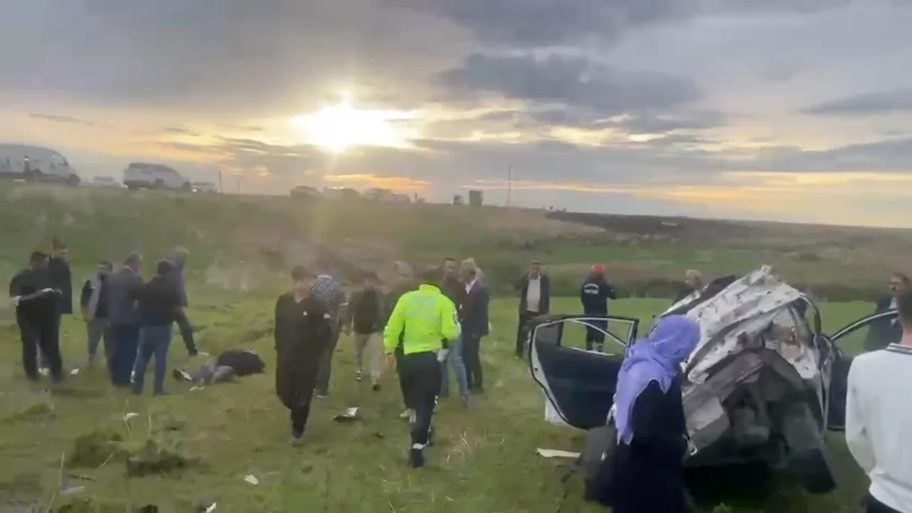 Şanlıurfa'da otomobil şarampole u&ccedil;tu: 1 &ouml;l&uuml;, 2 yaralı