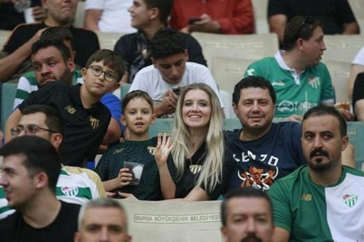 Kapalı gişe Bursaspor maçlarında, taraftarın büyük bölümü ailelerden oluşuyor