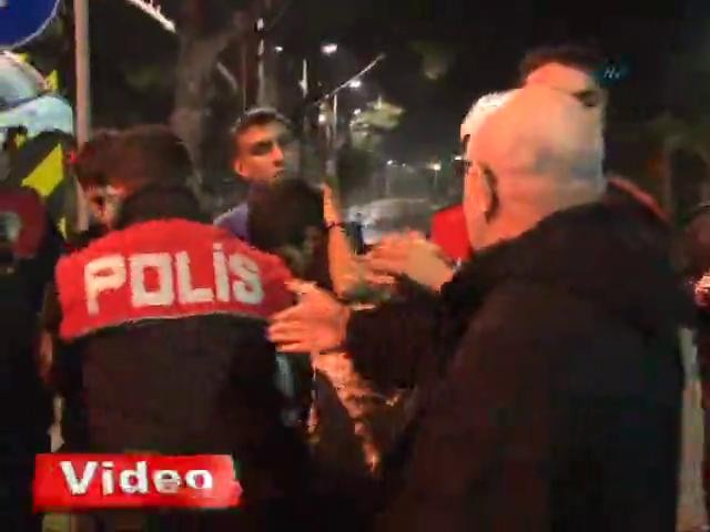 Güvenlikçiyi bıçakladılar