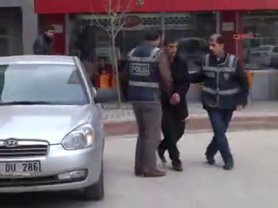 Eşinin sevgilisi boğazını kesti