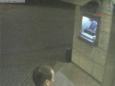 Baltalı soyguncu polisi alarma geçirdi