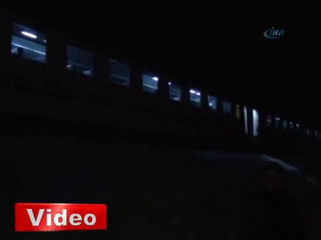 İki tren kafa kafaya girdi!