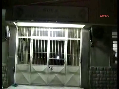 Polis sokakta kalanlara sahip çıktı