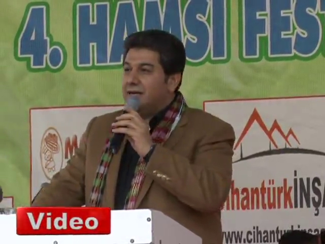 Valiler önlüklerini giydi, hamsi dağıttı