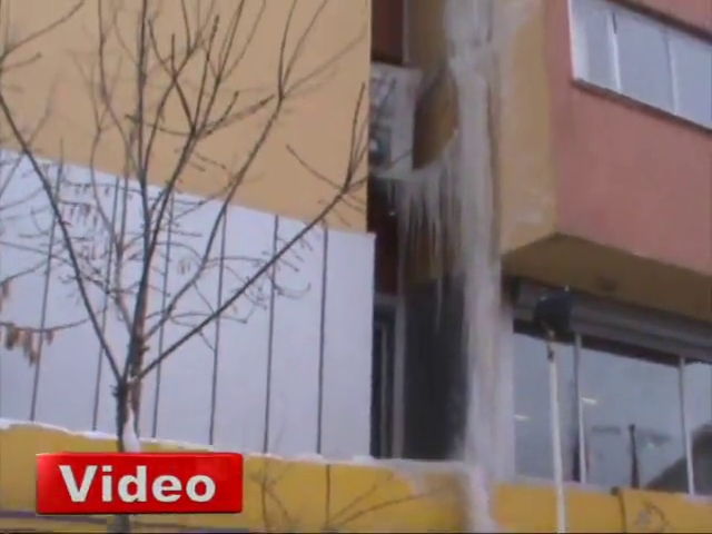 15 metrelik buz sarkıtı