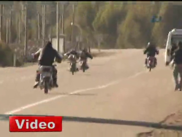 Motosiklet üzerinde ölümüne yarış!