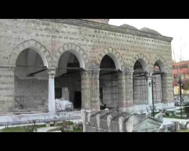 Restorasyonda duvarın sıvayla kapanmasına kaymakam tepkisi