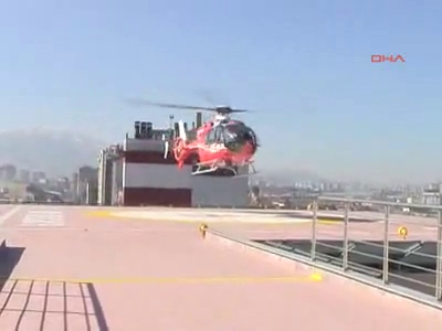 Yaralı sürücünün yardımına helikopter yetişti