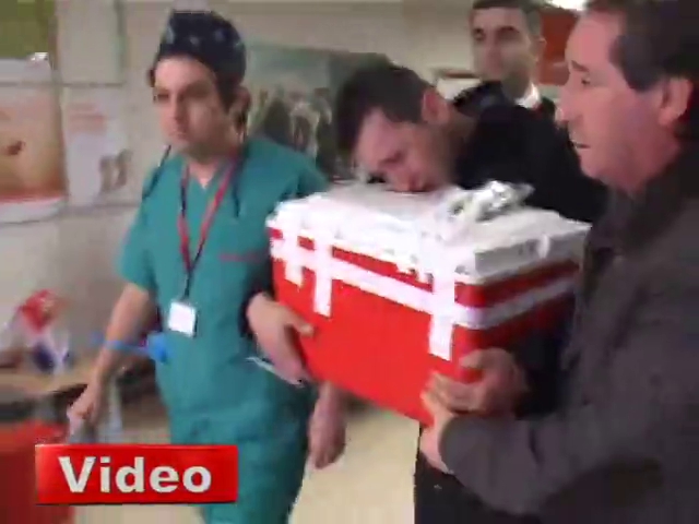 Babasının organlarını elleriyle taşıdı