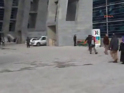 Kadın cinayetinlerine dava öncesi protesto