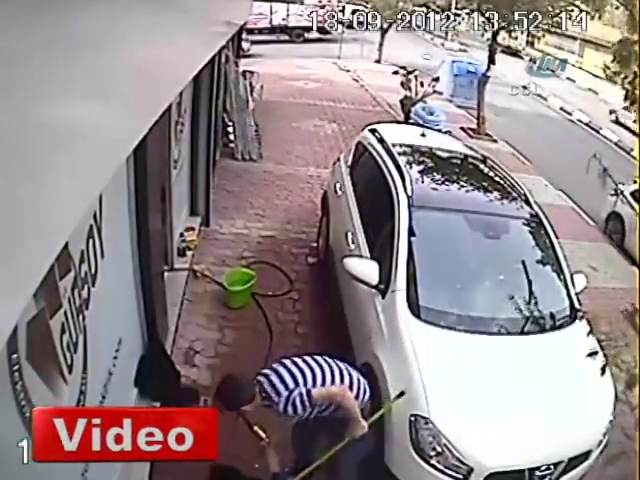 Küçük hırsız kameraya yakalandı