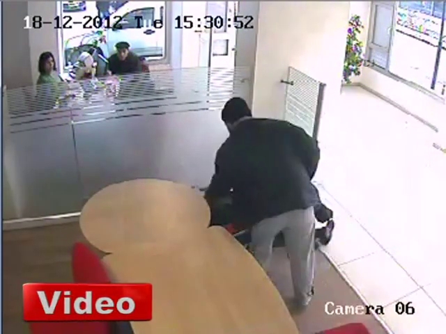 Bankada oturduğu sandalye felç bıraktı