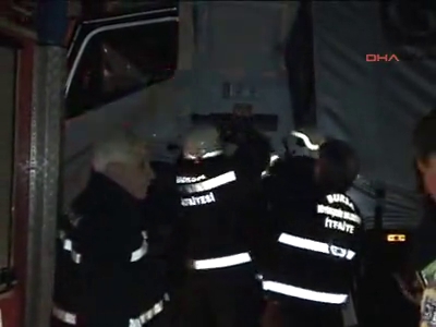 TIR'da sıkışan şoförü itfaiye kurtardı