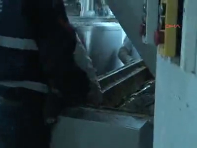 Elini boza yapma makinesine kaptırdı 