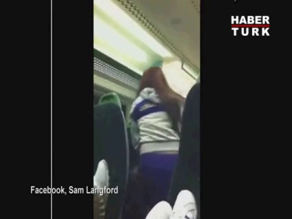 Genç kız, erkekleri tokatladı!
