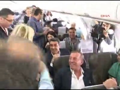 Ali Ağaoğlu'nu uçakta büyük sürpriz