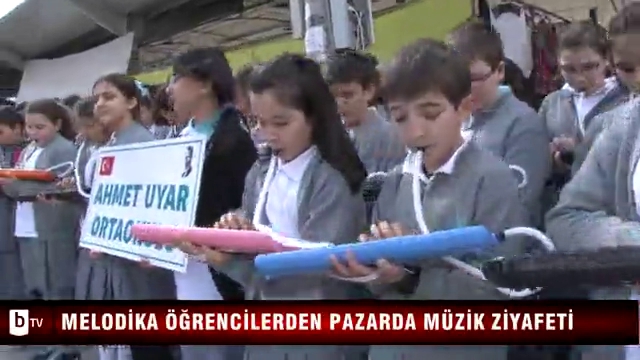 Öğrencilerden pazarda melodika şovu - ÖZEL HABER