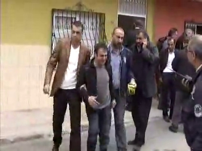 Eşini karnındaki bebeğiyle öldürdü