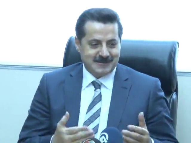 Çelik koltuğunu minik aktöre devretti