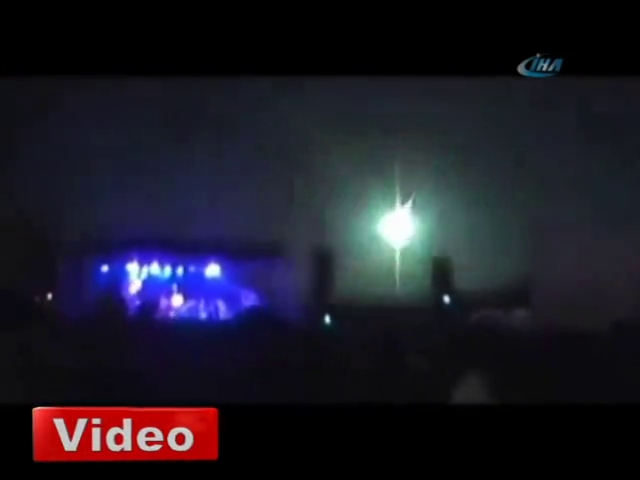 Konser sırasında göktaşı düştü
