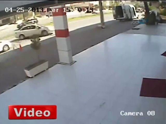 İşçiler son anda kurtuldu!